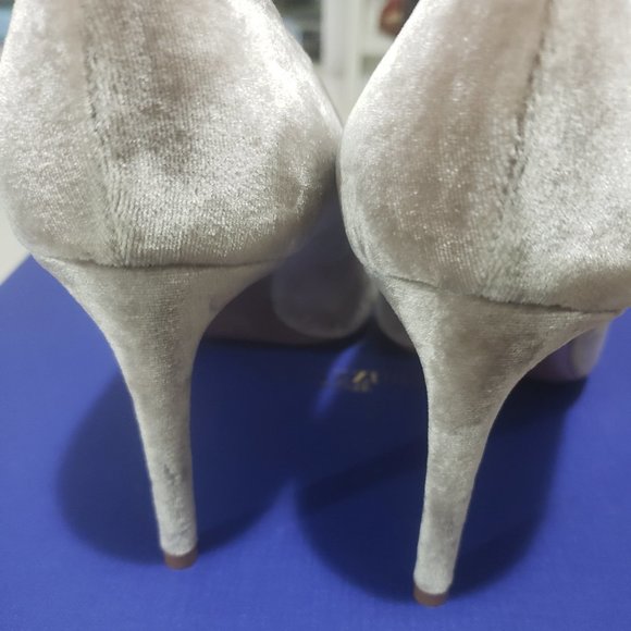 ❌SOLD❌ Aquazzura Simply Irresistible Velvet Pumps - Picture 4 of 6